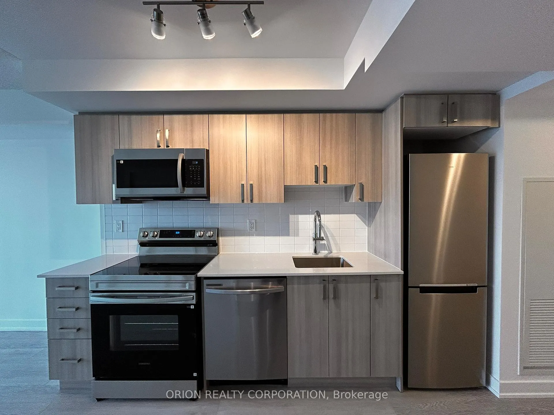Photo 1 of Unit 1709, 1010 Sandy Beach Road, Pickering, Bay Ridges — HOMEH