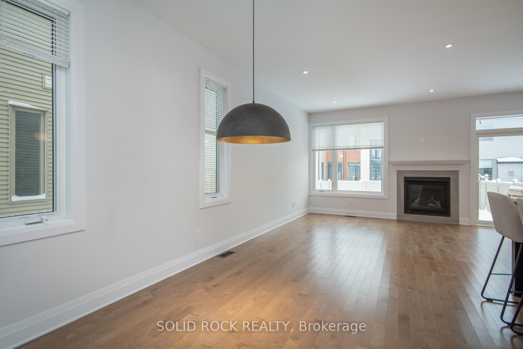 Photo 4 of 218 Lift Lane, Ottawa, Kanata - Emerald Meadows/Trailwest — HOMEH