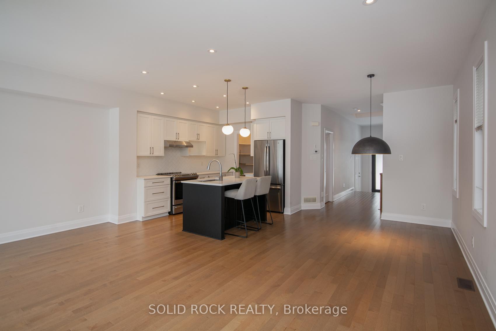 Photo 6 of 218 Lift Lane, Ottawa, Kanata - Emerald Meadows/Trailwest — HOMEH