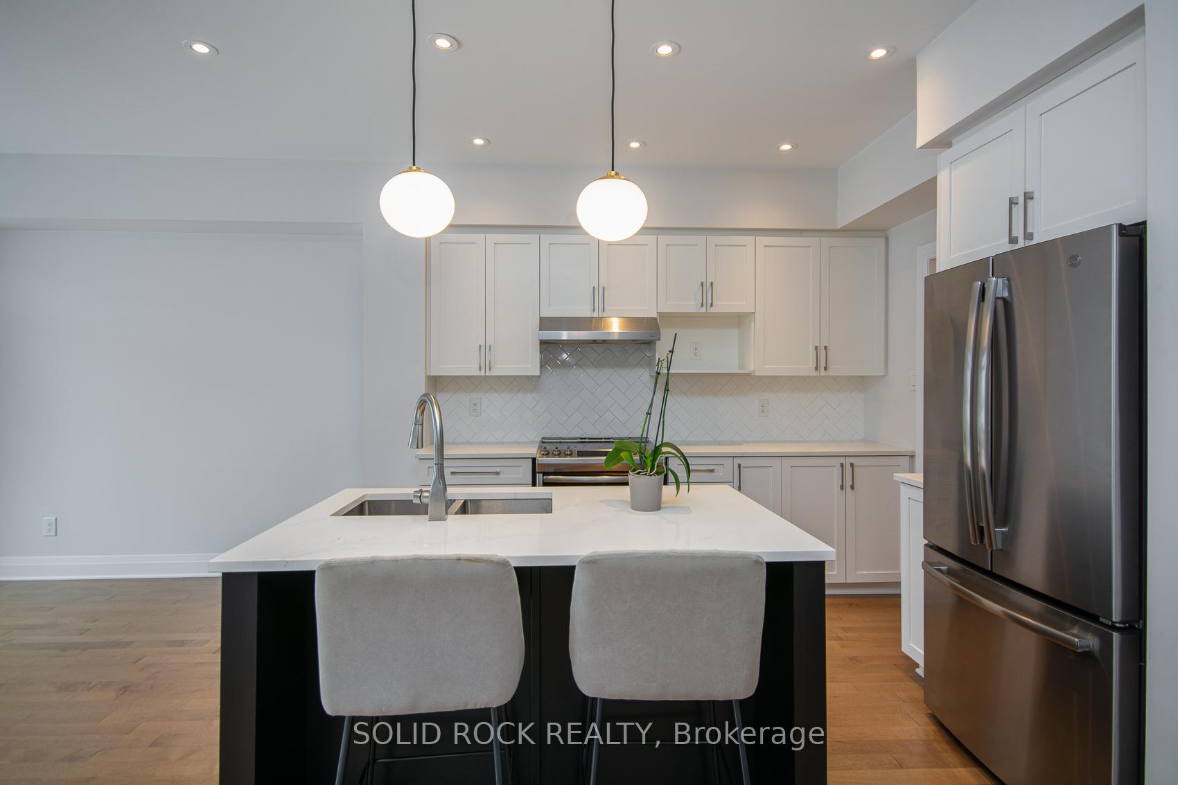 Photo 7 of 218 Lift Lane, Ottawa, Kanata - Emerald Meadows/Trailwest — HOMEH