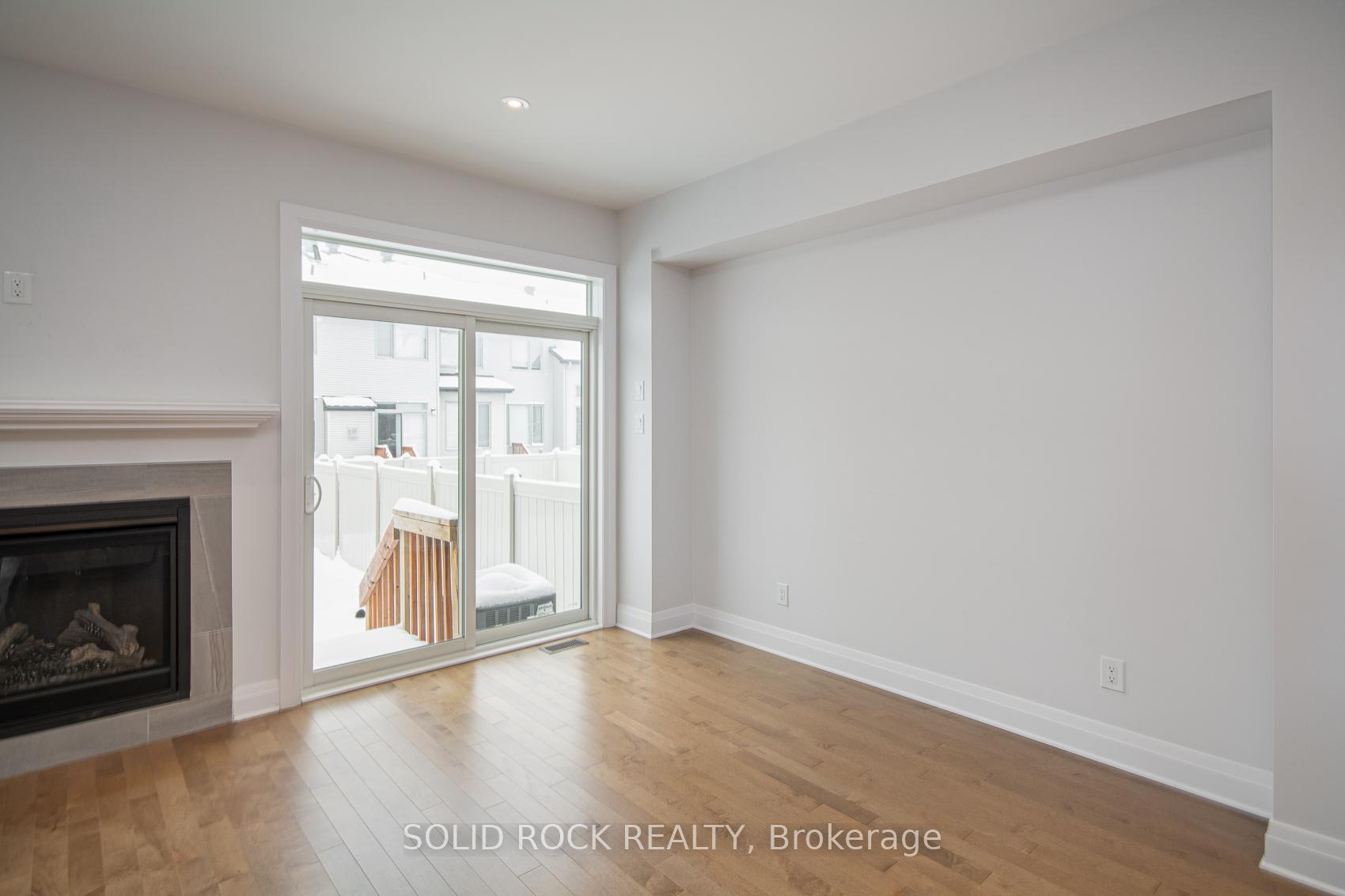 Photo 8 of 218 Lift Lane, Ottawa, Kanata - Emerald Meadows/Trailwest — HOMEH
