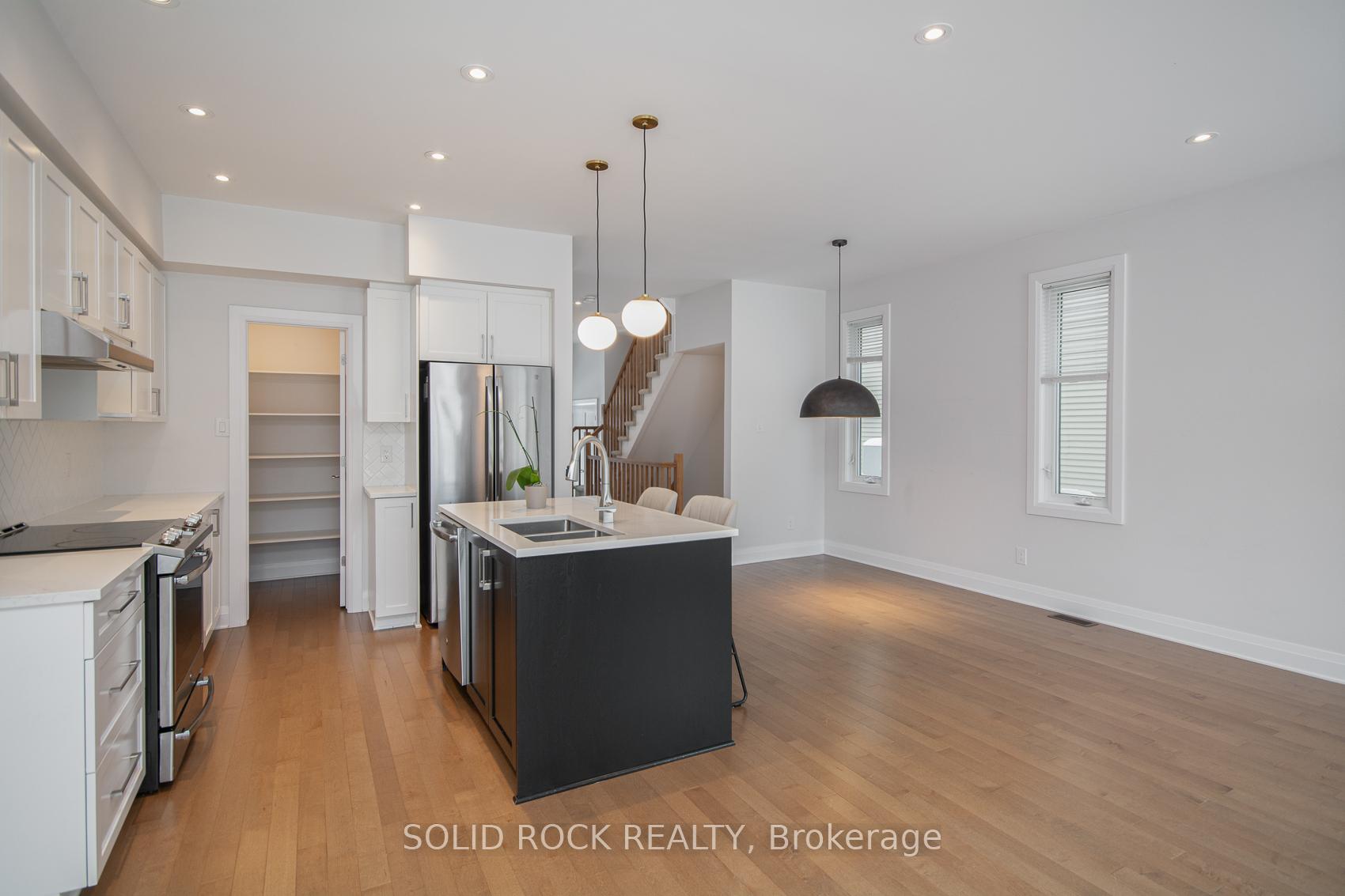 Photo 9 of 218 Lift Lane, Ottawa, Kanata - Emerald Meadows/Trailwest — HOMEH