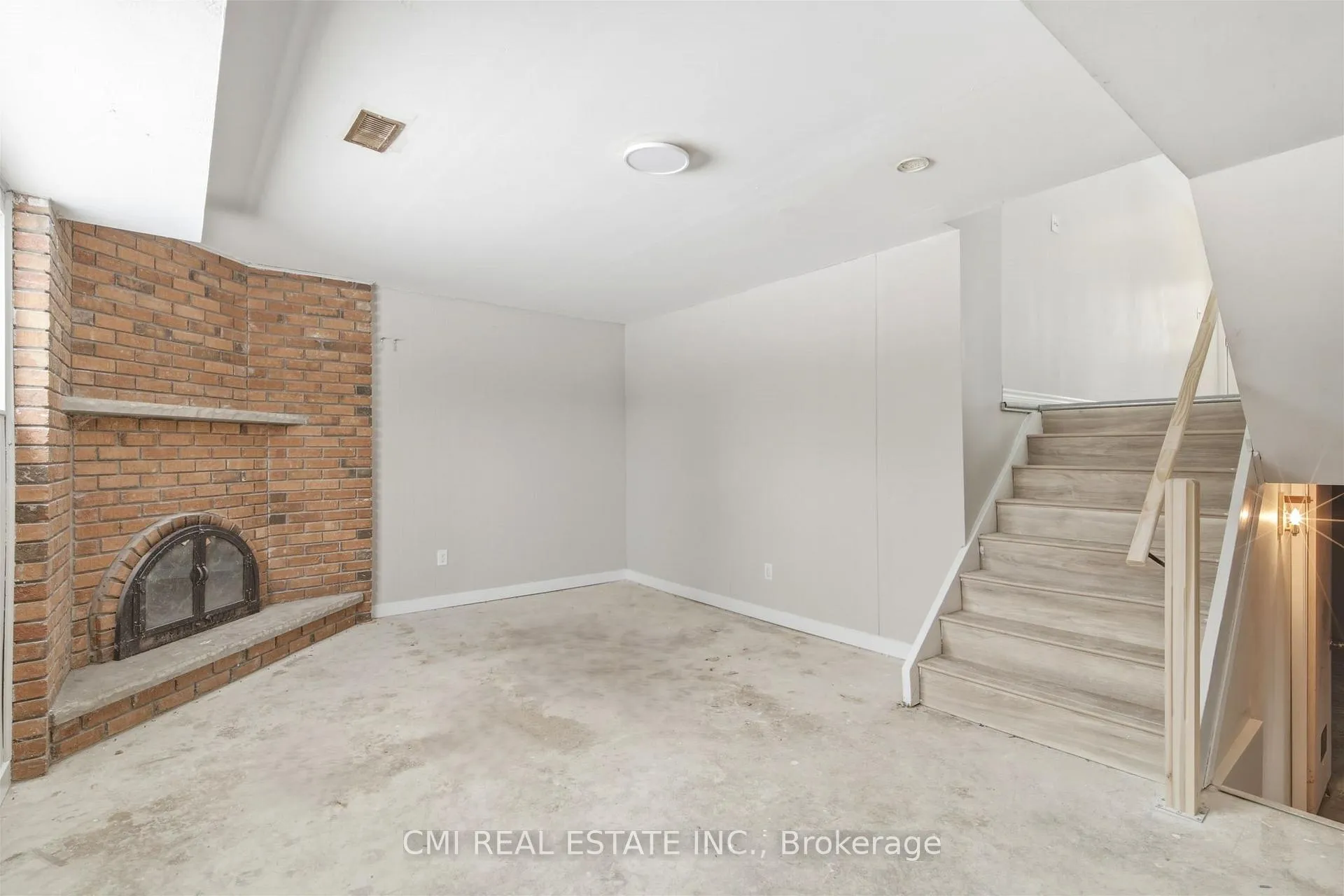 Photo 9 of 47 Carter Drive, Brampton, Brampton North — HOMEH