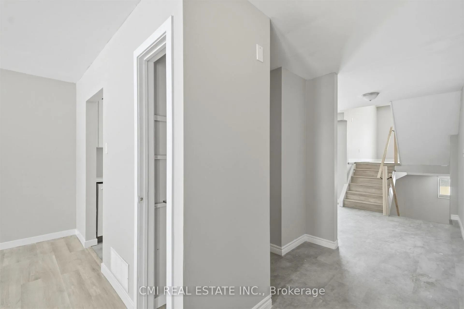 Photo 12 of 47 Carter Drive, Brampton, Brampton North — HOMEH