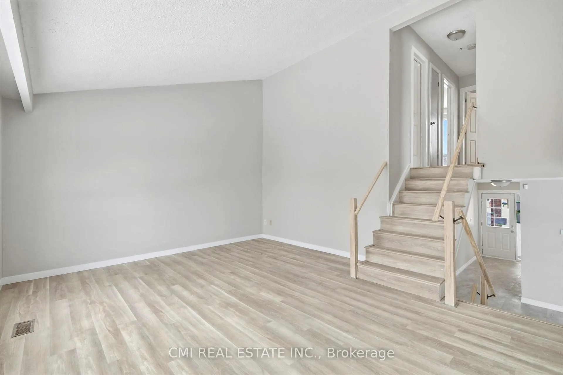 Photo 23 of 47 Carter Drive, Brampton, Brampton North — HOMEH