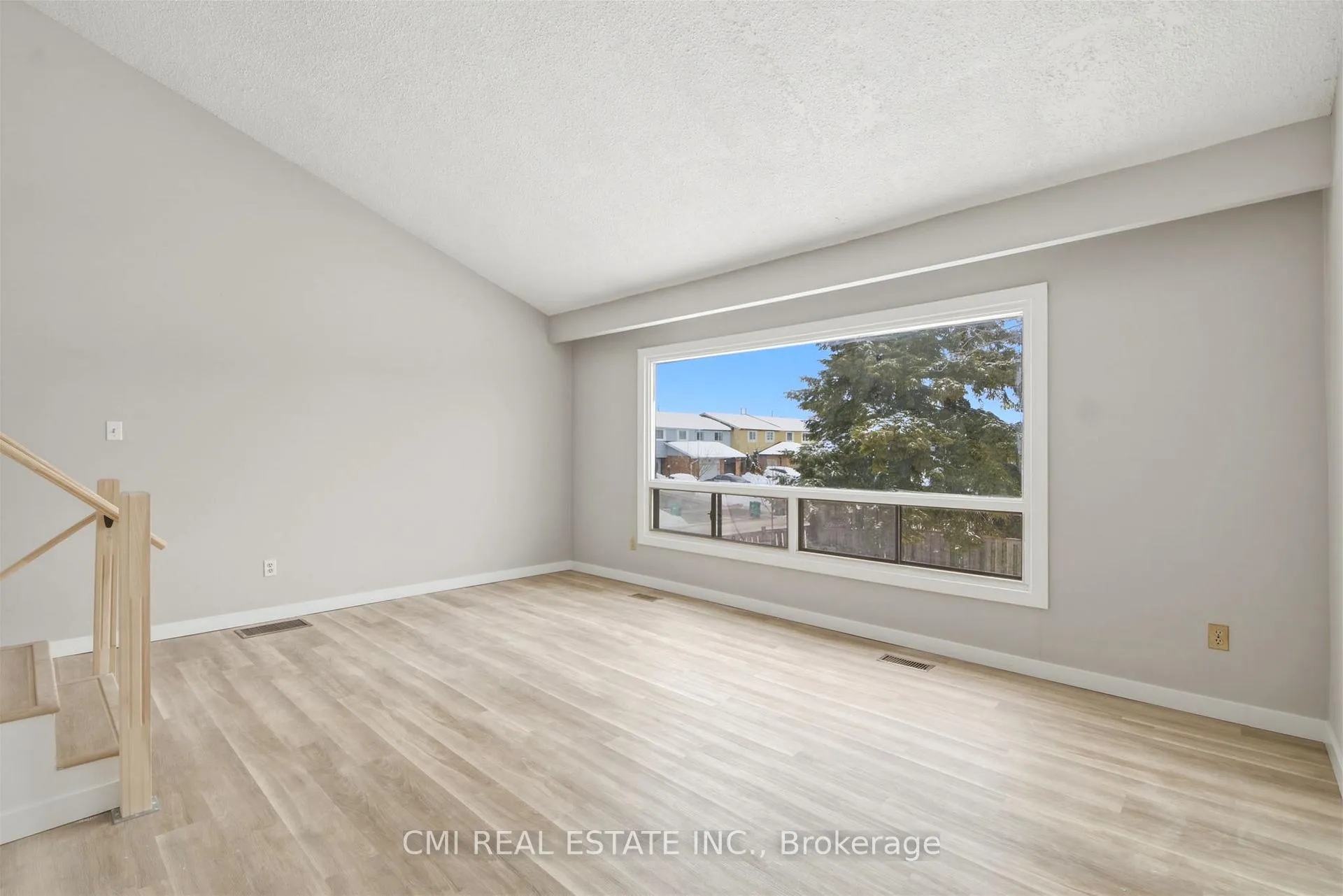 Photo 24 of 47 Carter Drive, Brampton, Brampton North — HOMEH