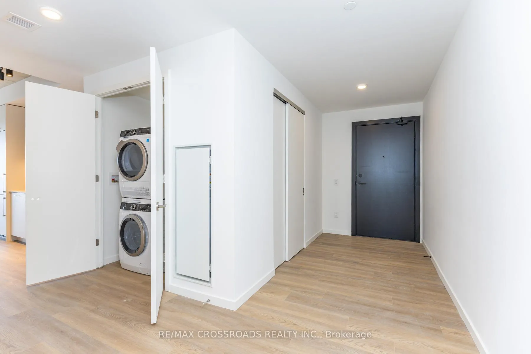 Photo 12 of Unit 511, 689 The Queensway Street, Etobicoke, Stonegate-Queensway — HOMEH