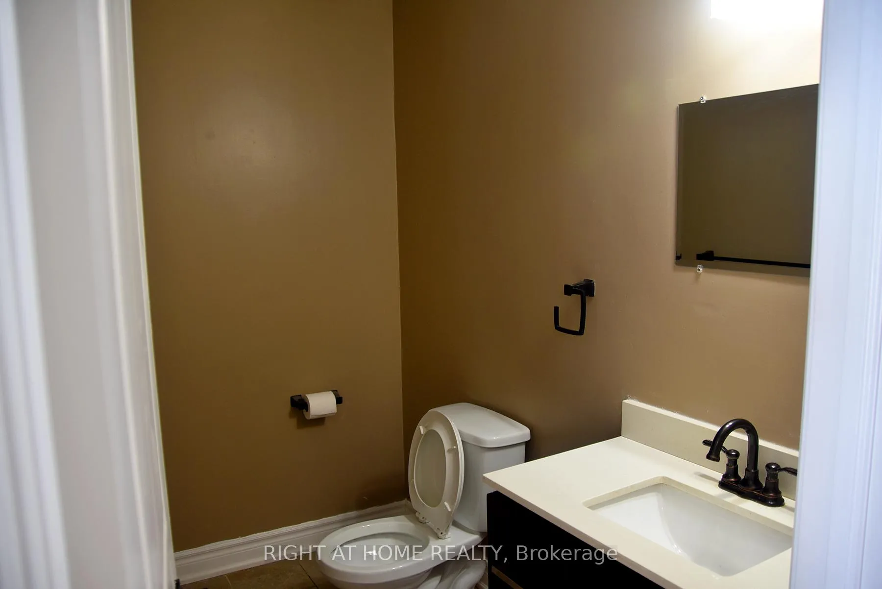 Photo 4 of 994 Haist Street, Pelham, Fonthill — HOMEH