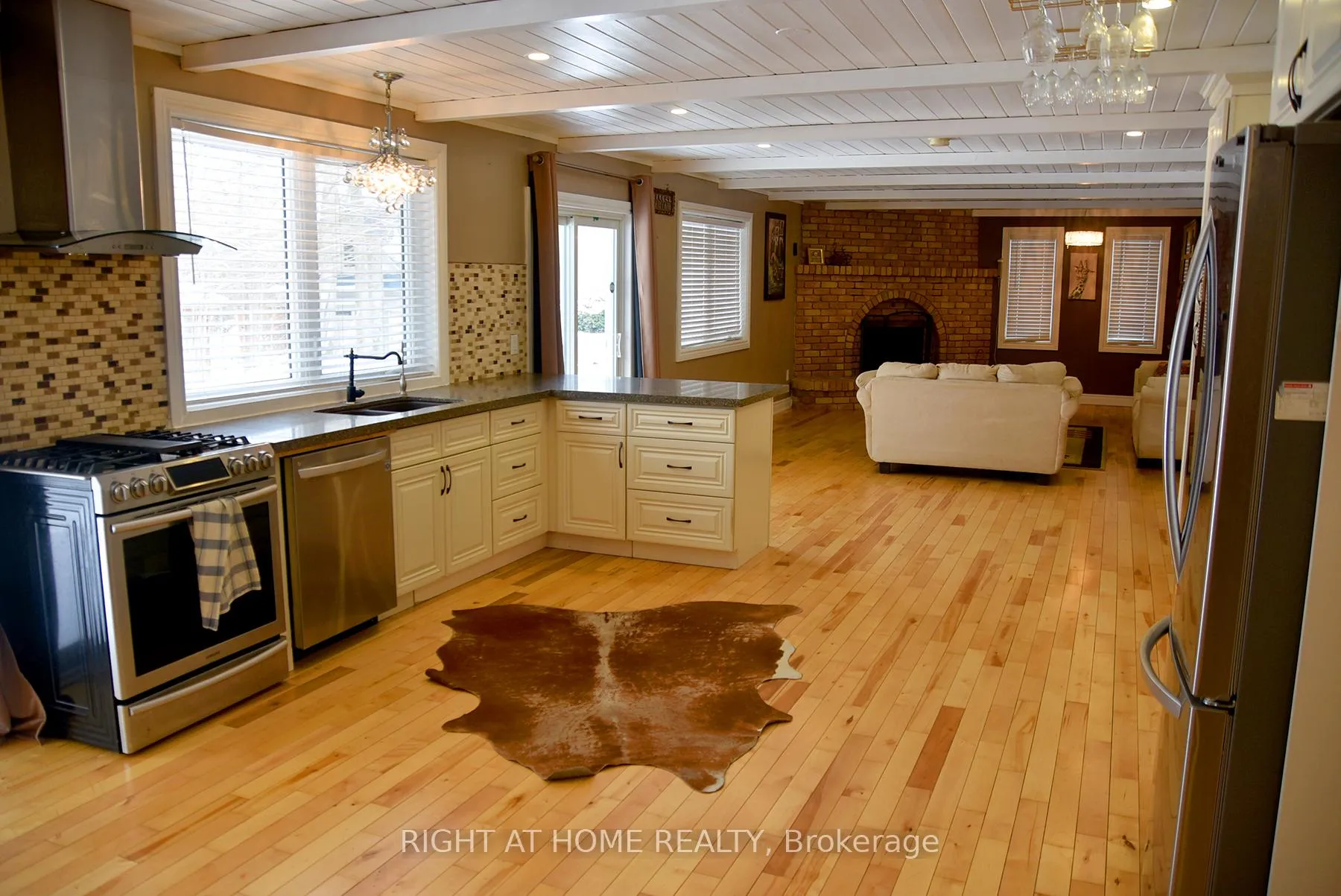 Photo 8 of 994 Haist Street, Pelham, Fonthill — HOMEH