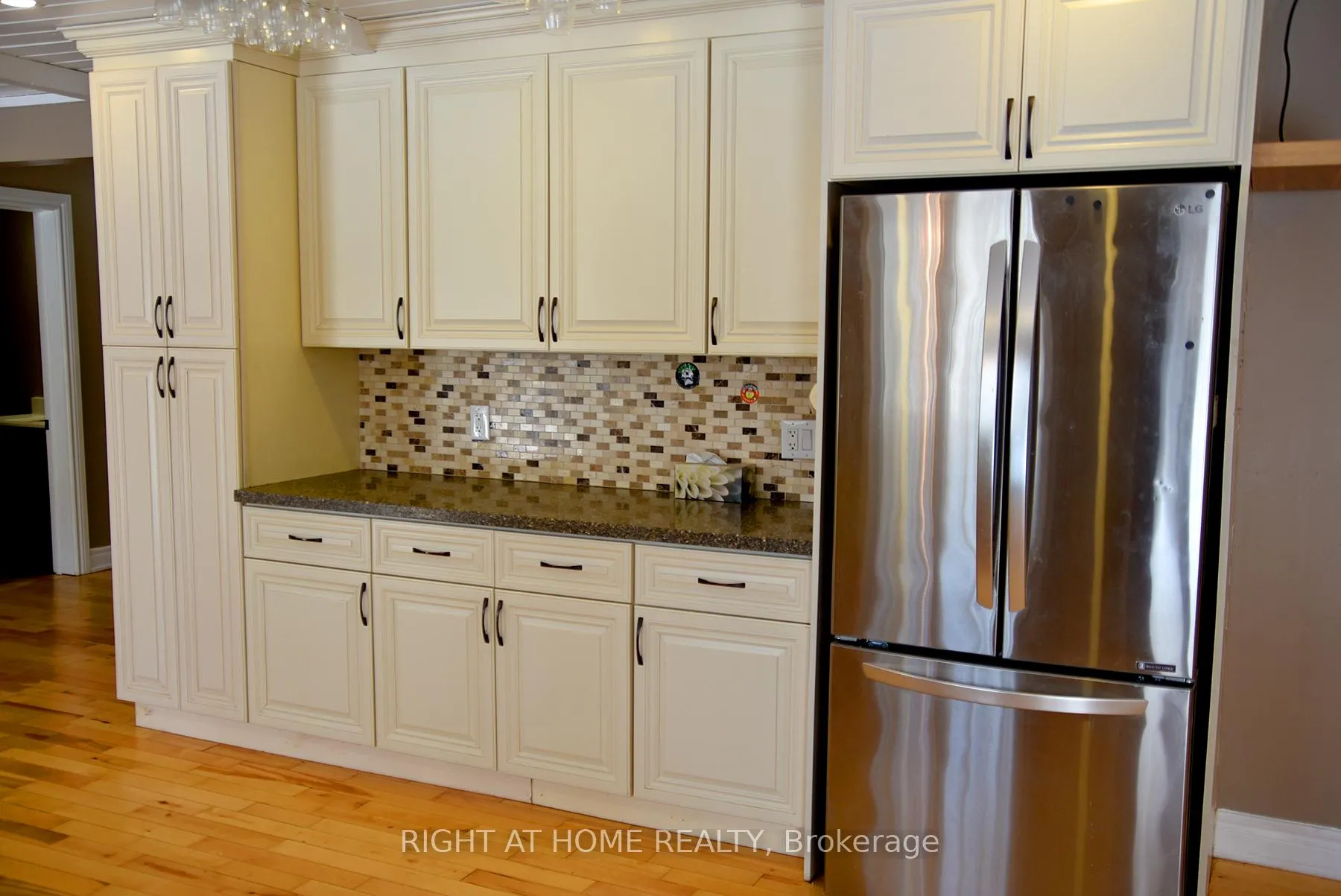 Photo 9 of 994 Haist Street, Pelham, Fonthill — HOMEH