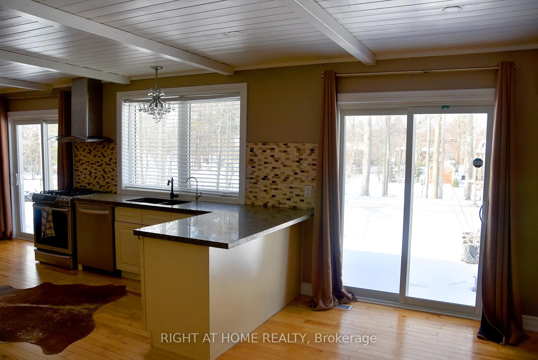 Photo 11 of 994 Haist Street, Pelham, Fonthill — HOMEH