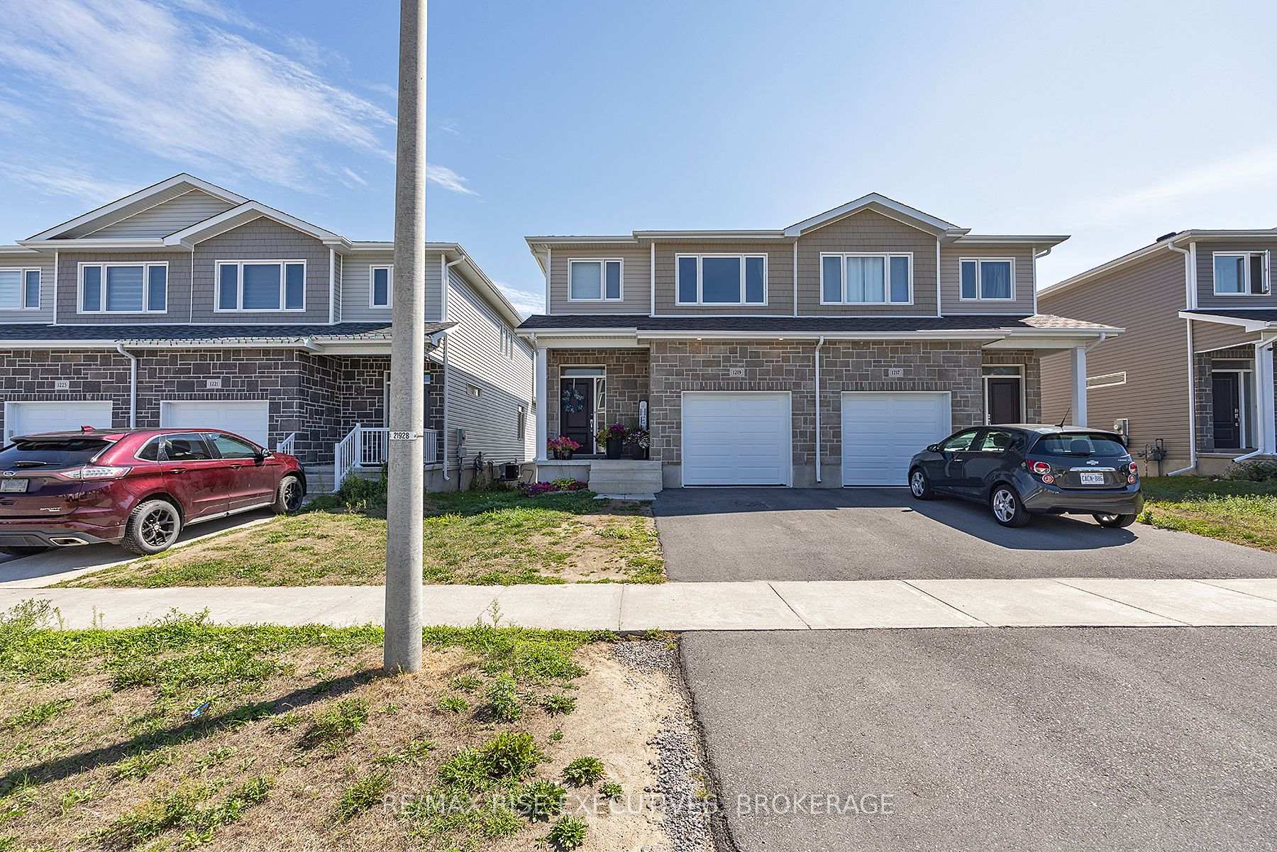 Photo 2 of 1219 Max Crescent, Kingston, City Northwest — HOMEH
