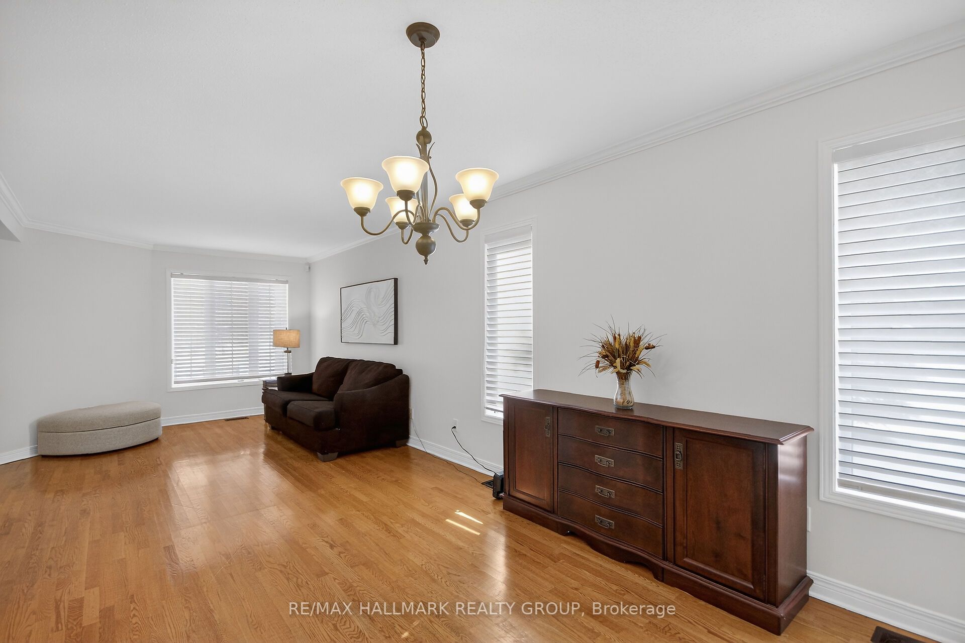 Photo 8 of 1 Catterick Crescent, Ottawa, Kanata - Morgan's Grant/South March — HOMEH