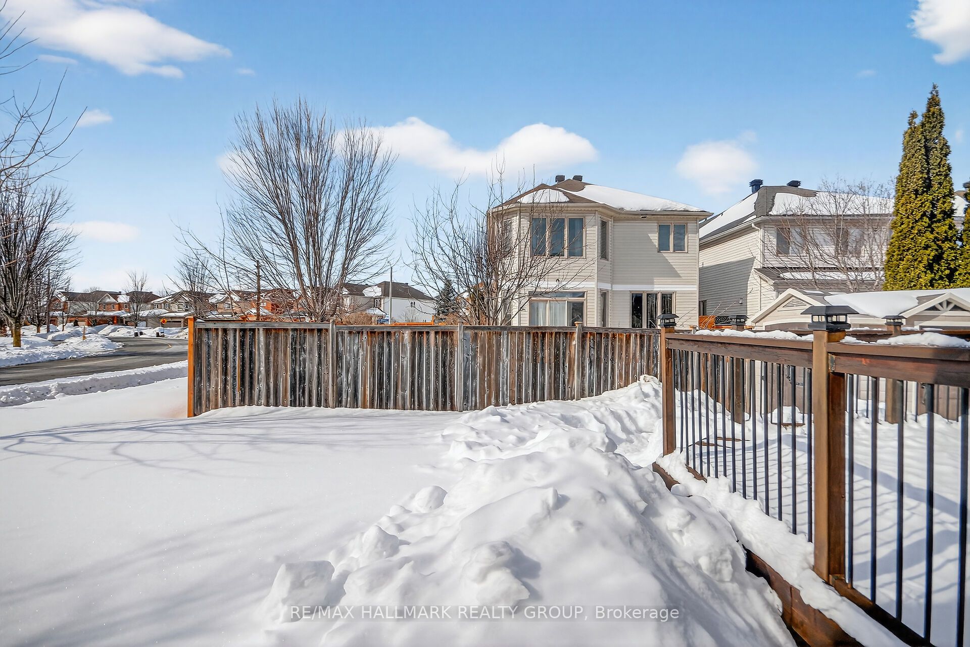 Photo 3 of 1 Catterick Crescent, Ottawa, Kanata - Morgan's Grant/South March — HOMEH