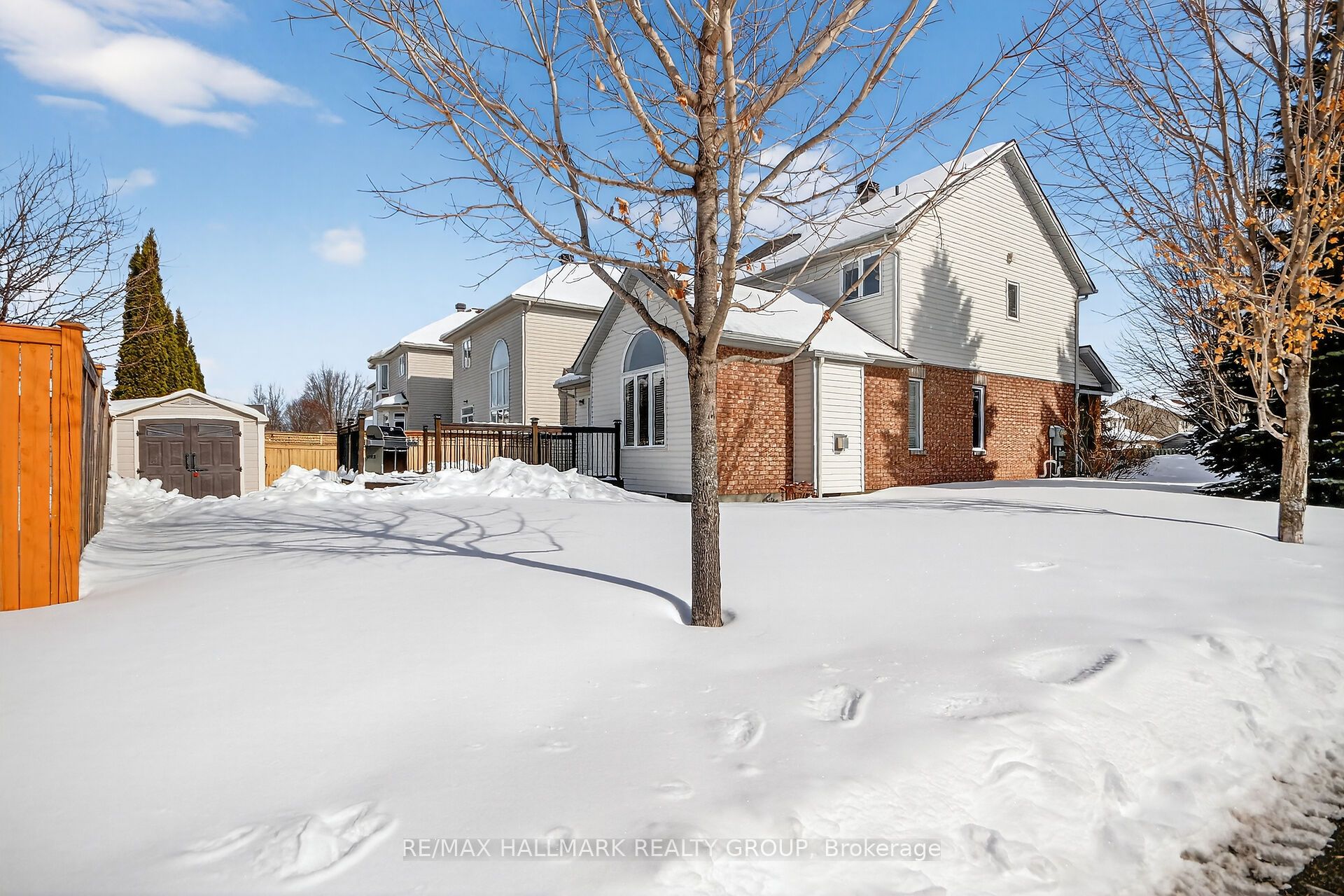 Photo 4 of 1 Catterick Crescent, Ottawa, Kanata - Morgan's Grant/South March — HOMEH
