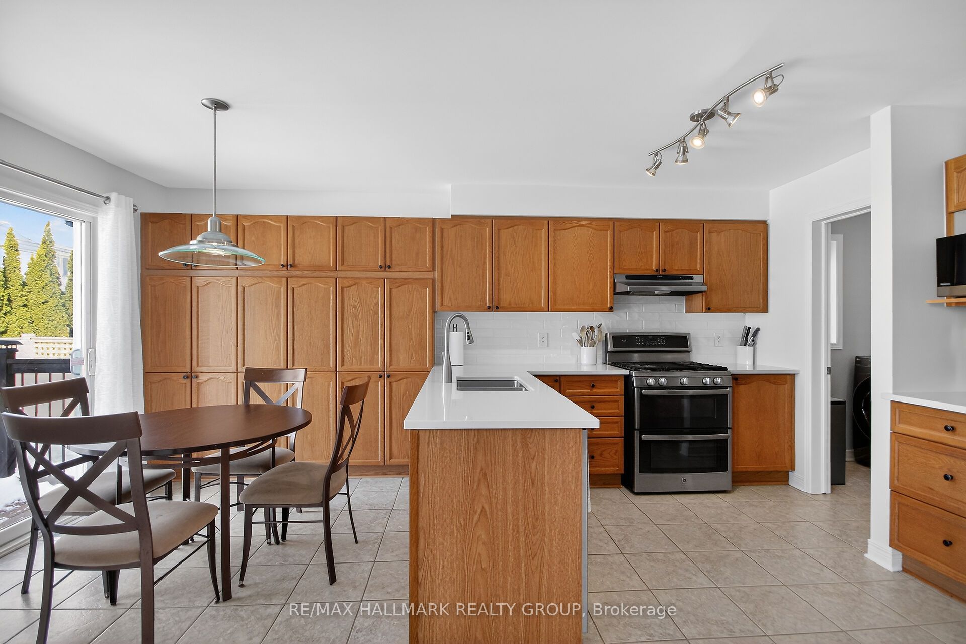 Photo 9 of 1 Catterick Crescent, Ottawa, Kanata - Morgan's Grant/South March — HOMEH