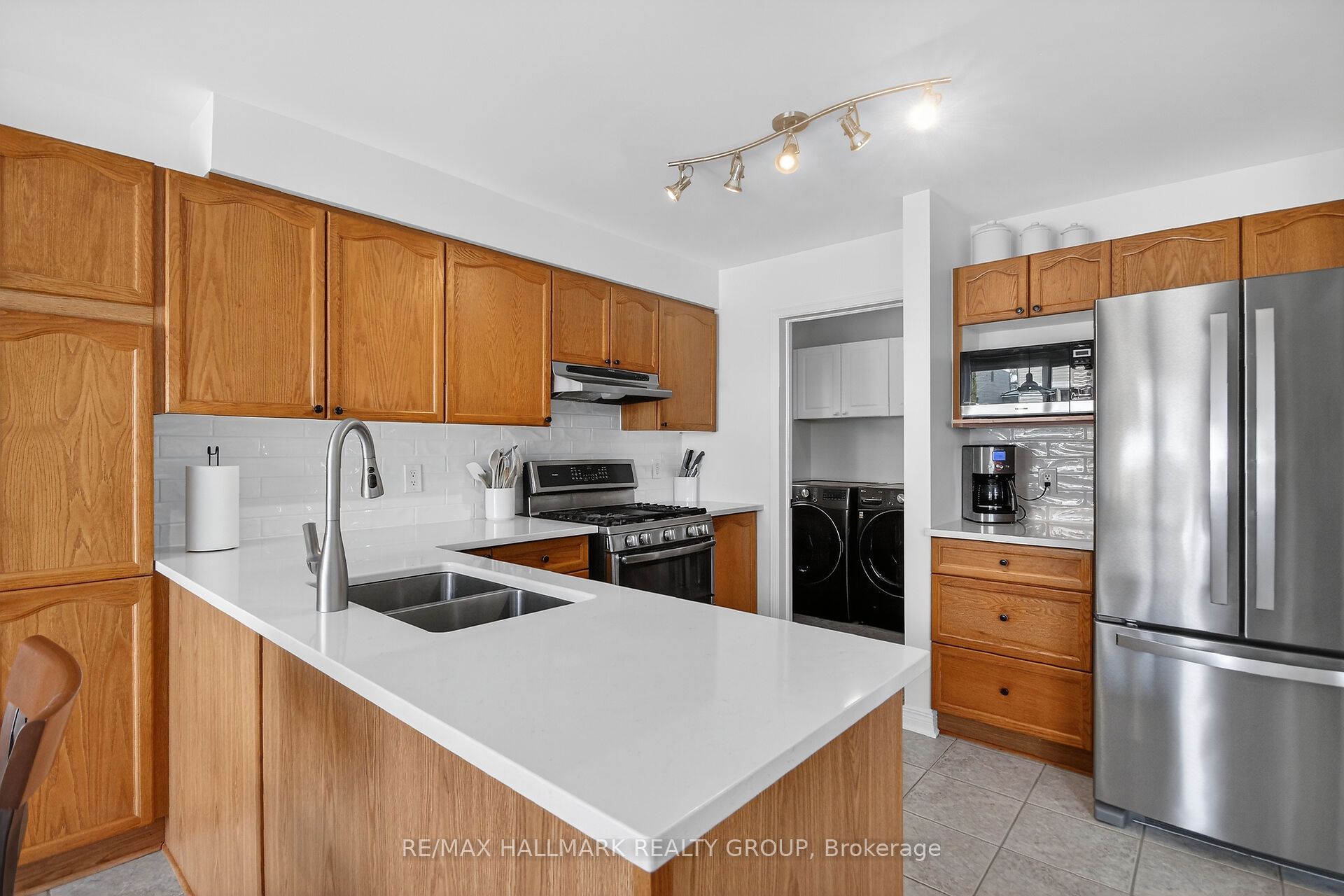 Photo 10 of 1 Catterick Crescent, Ottawa, Kanata - Morgan's Grant/South March — HOMEH