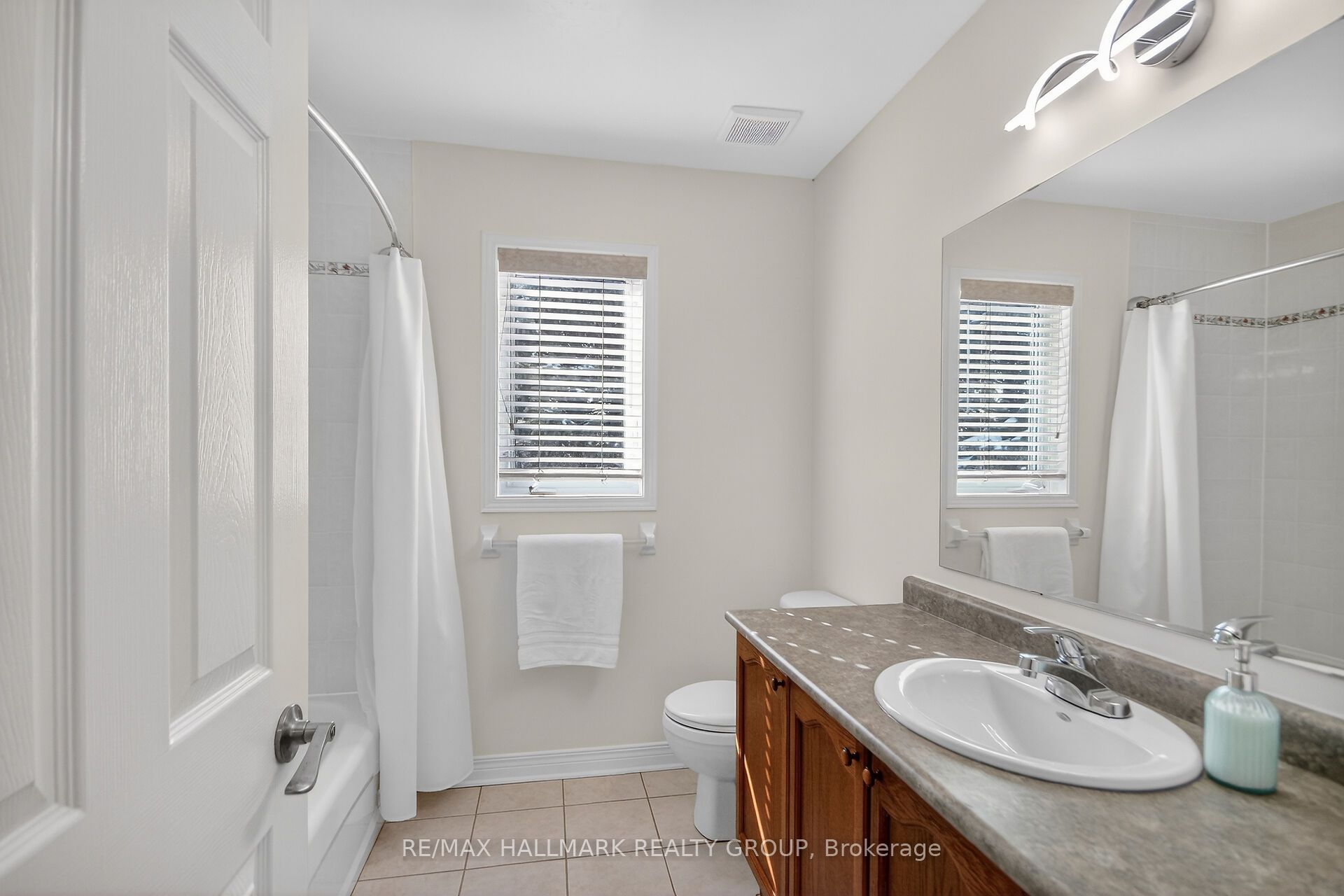 Photo 25 of 1 Catterick Crescent, Ottawa, Kanata - Morgan's Grant/South March — HOMEH