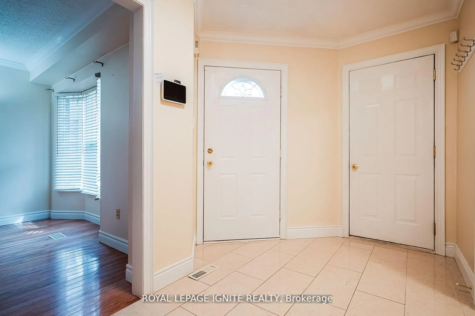 Photo 3 of 265 Wright Crescent, Ajax, Central — HOMEH
