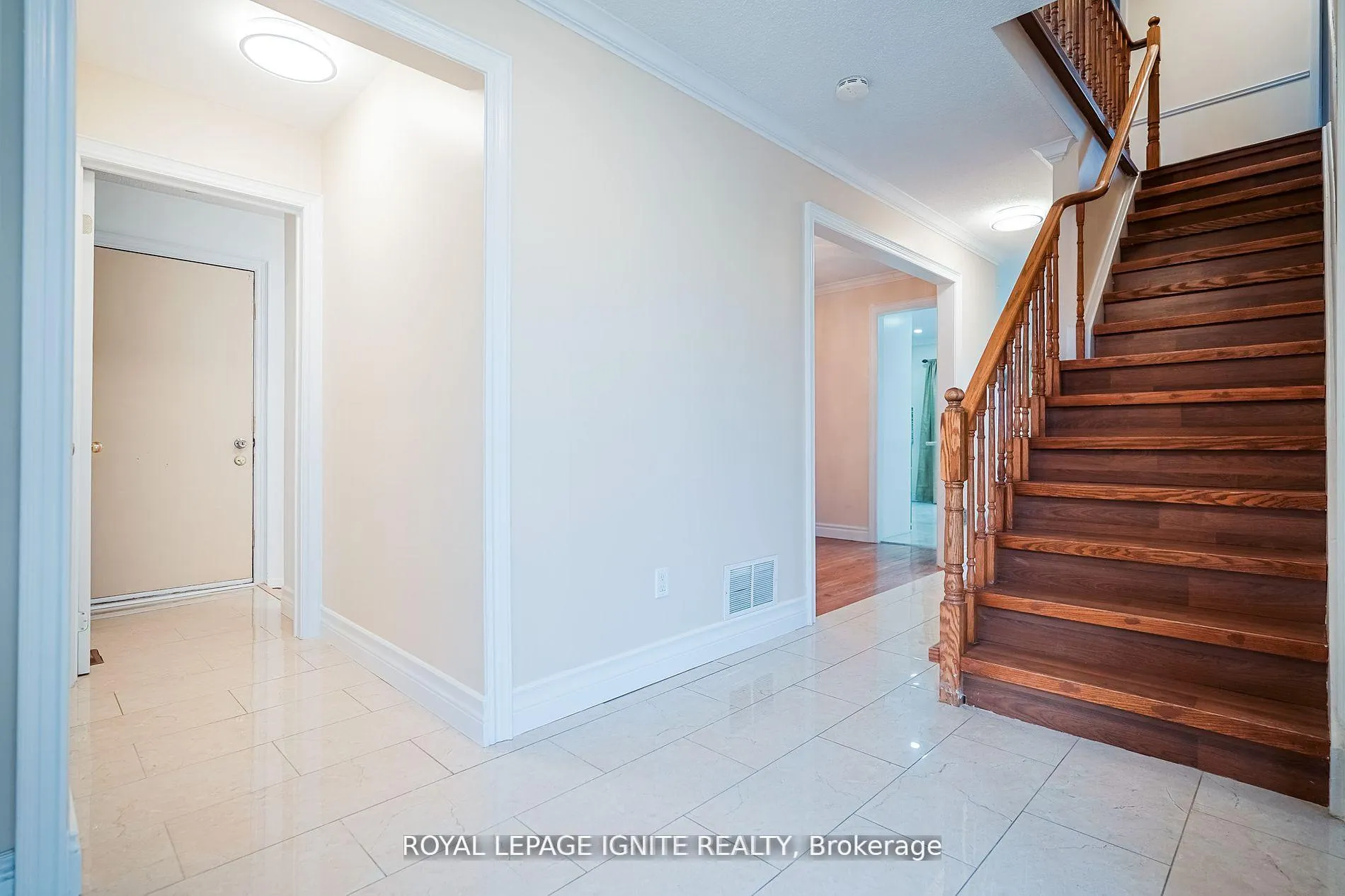 Photo 4 of 265 Wright Crescent, Ajax, Central — HOMEH