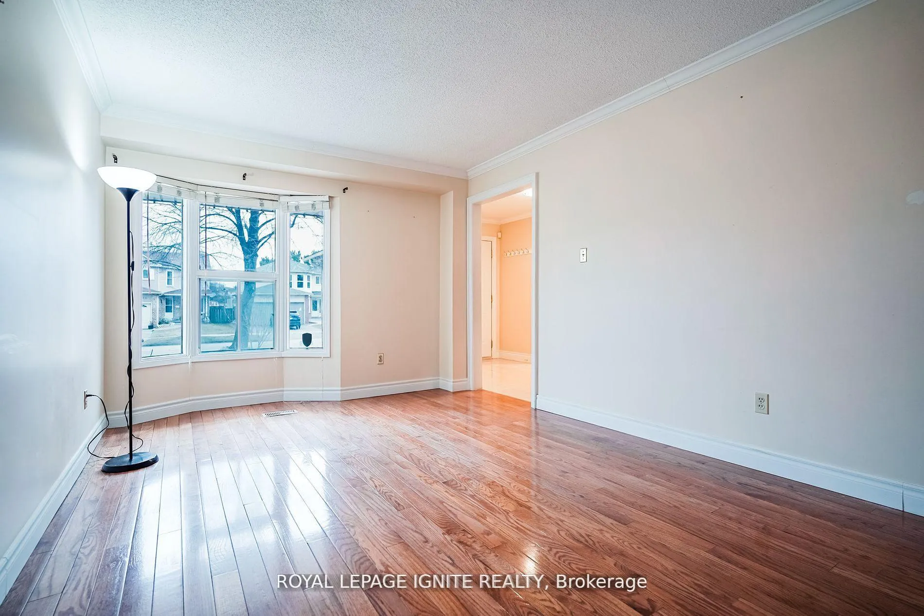 Photo 7 of 265 Wright Crescent, Ajax, Central — HOMEH