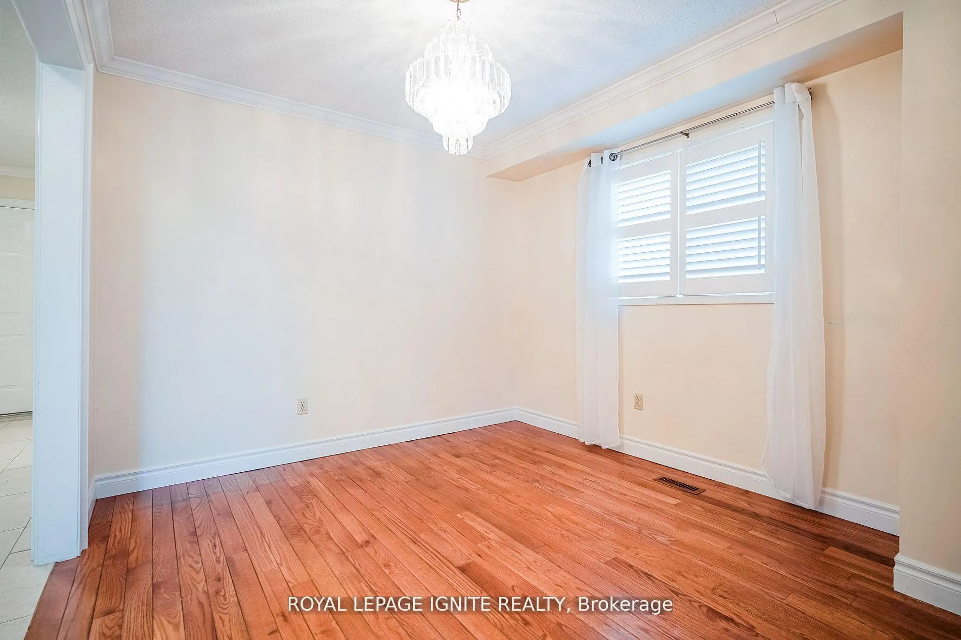 Photo 8 of 265 Wright Crescent, Ajax, Central — HOMEH