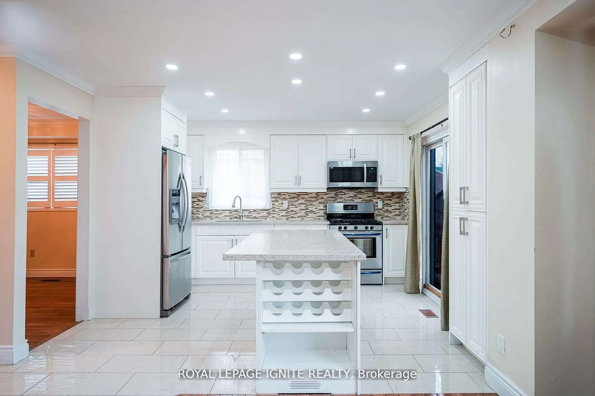 Photo 10 of 265 Wright Crescent, Ajax, Central — HOMEH