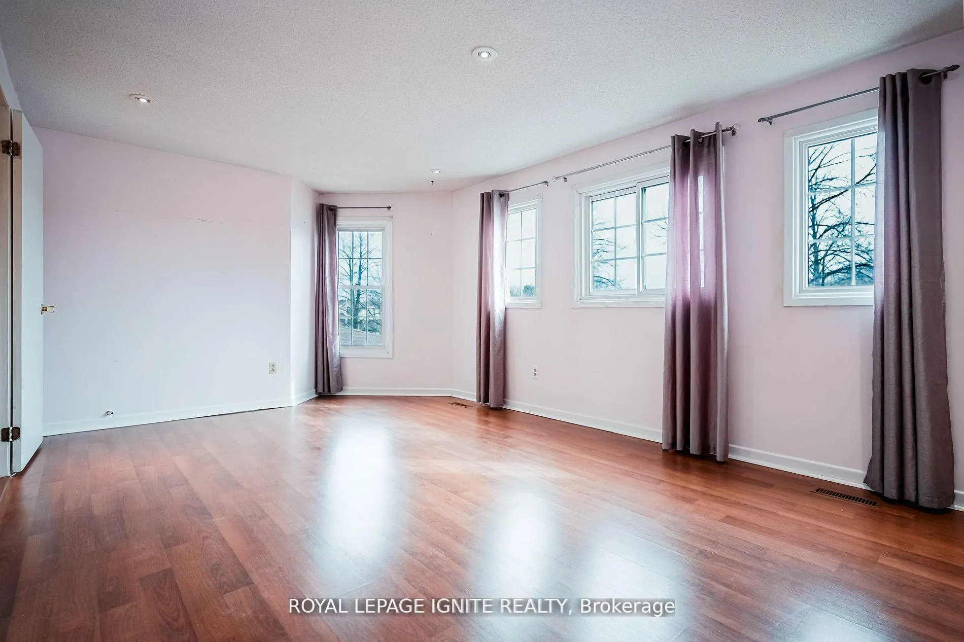 Photo 20 of 265 Wright Crescent, Ajax, Central — HOMEH