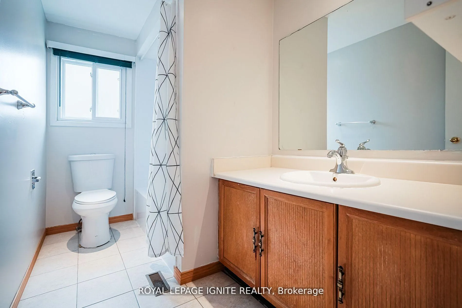 Photo 29 of 265 Wright Crescent, Ajax, Central — HOMEH