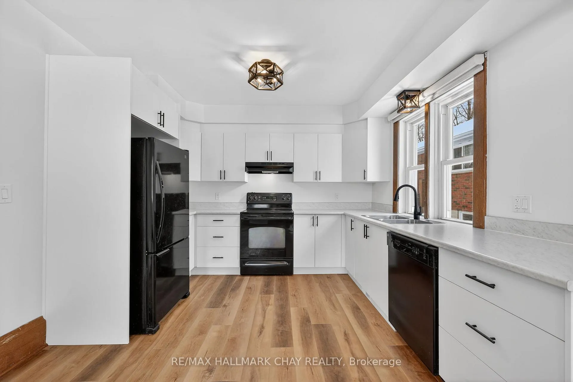 Photo 5 of 8 John Street, Springwater, Elmvale — HOMEH