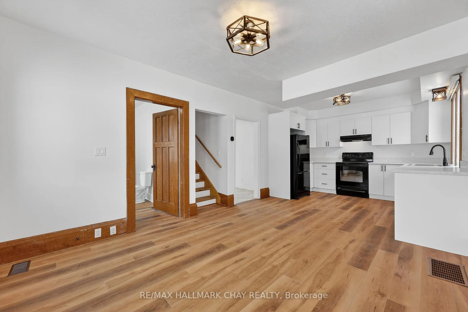 Photo 9 of 8 John Street, Springwater, Elmvale — HOMEH