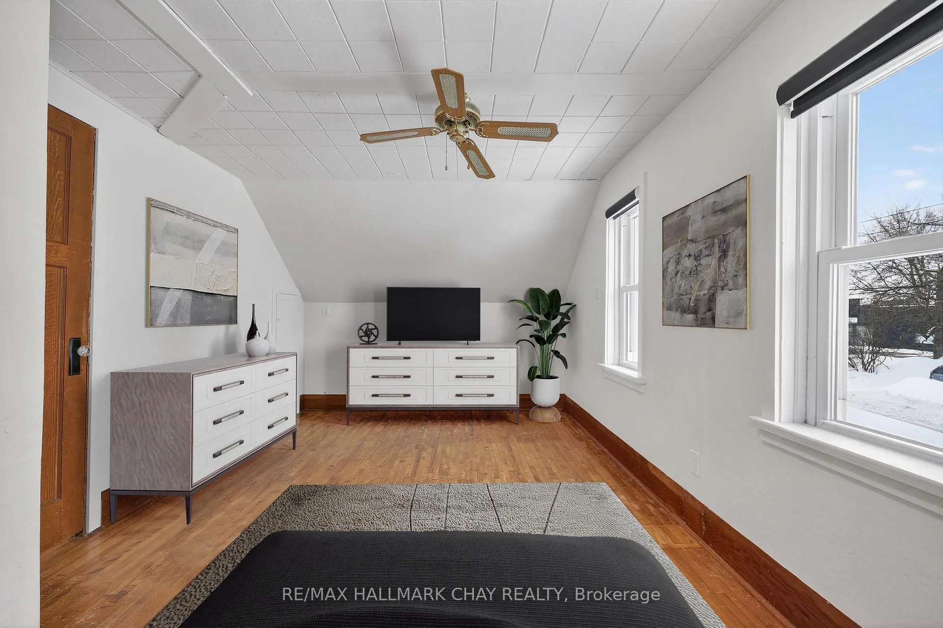 Photo 13 of 8 John Street, Springwater, Elmvale — HOMEH