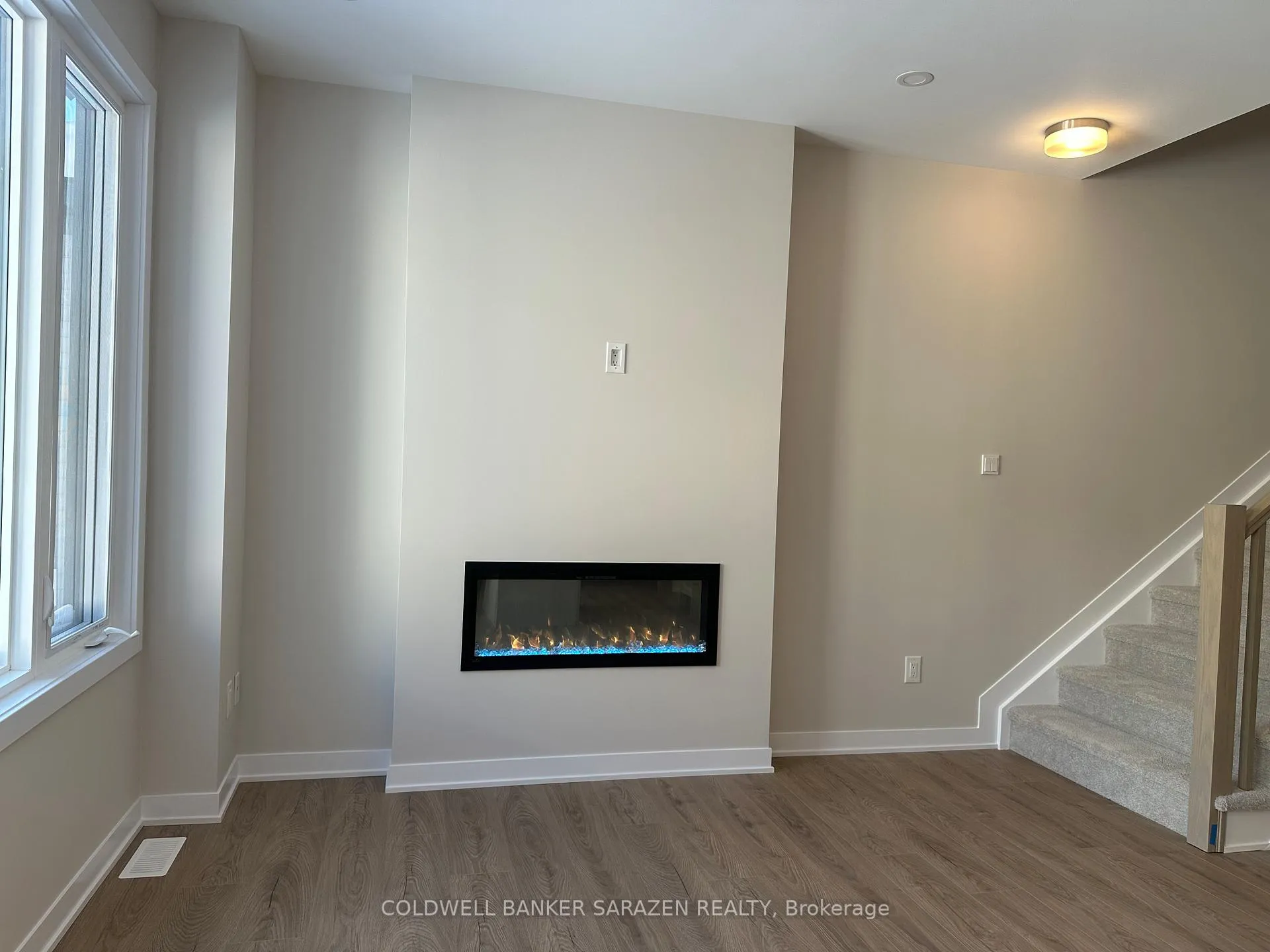 Photo 2 of 417 Les Emmerson Drive, Ottawa, Barrhaven - Heritage Park — HOMEH