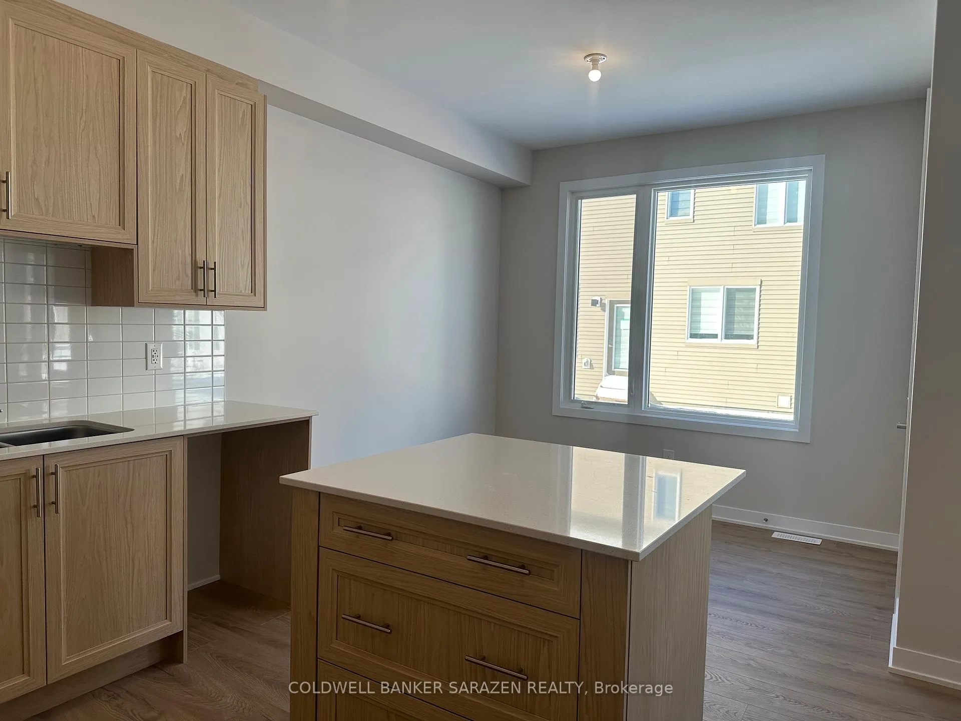 Photo 4 of 417 Les Emmerson Drive, Ottawa, Barrhaven - Heritage Park — HOMEH