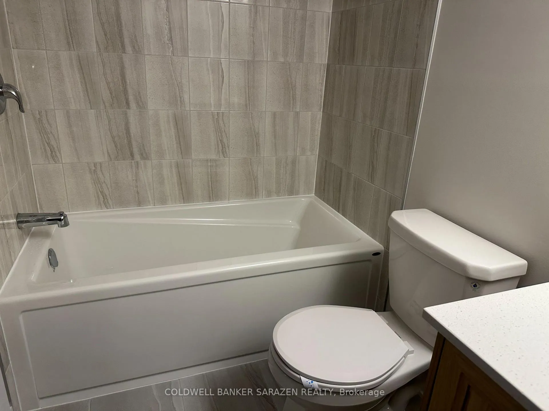 Photo 22 of 417 Les Emmerson Drive, Ottawa, Barrhaven - Heritage Park — HOMEH