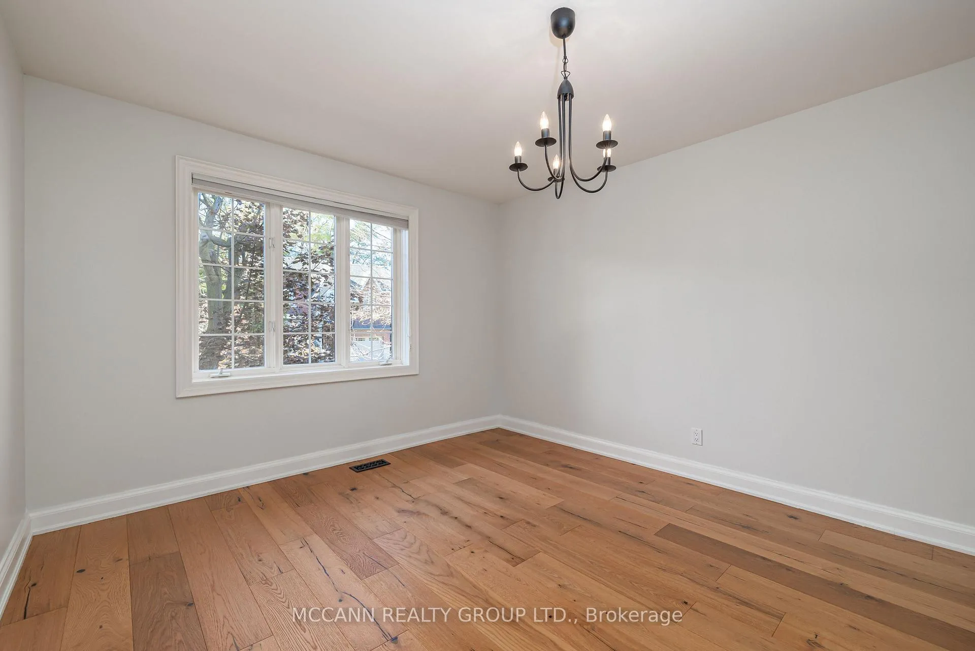 Photo 15 of 29 Glen Rush Boulevard, Toronto, Bedford Park-Nortown — HOMEH