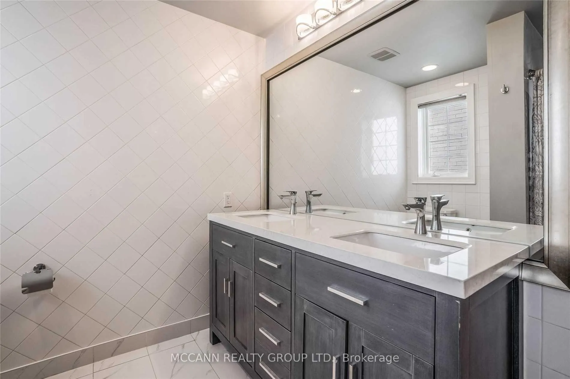 Photo 33 of 29 Glen Rush Boulevard, Toronto, Bedford Park-Nortown — HOMEH
