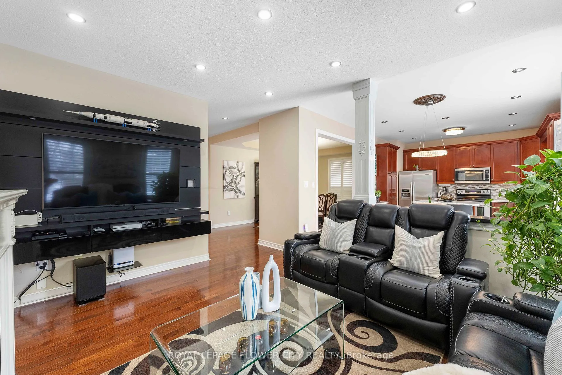 Photo 6 of 91 Abitibi Lake Drive, Brampton, Sandringham-Wellington — HOMEH