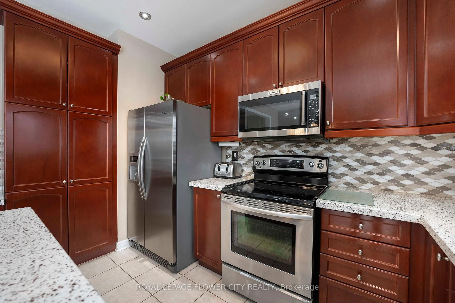 Photo 10 of 91 Abitibi Lake Drive, Brampton, Sandringham-Wellington — HOMEH