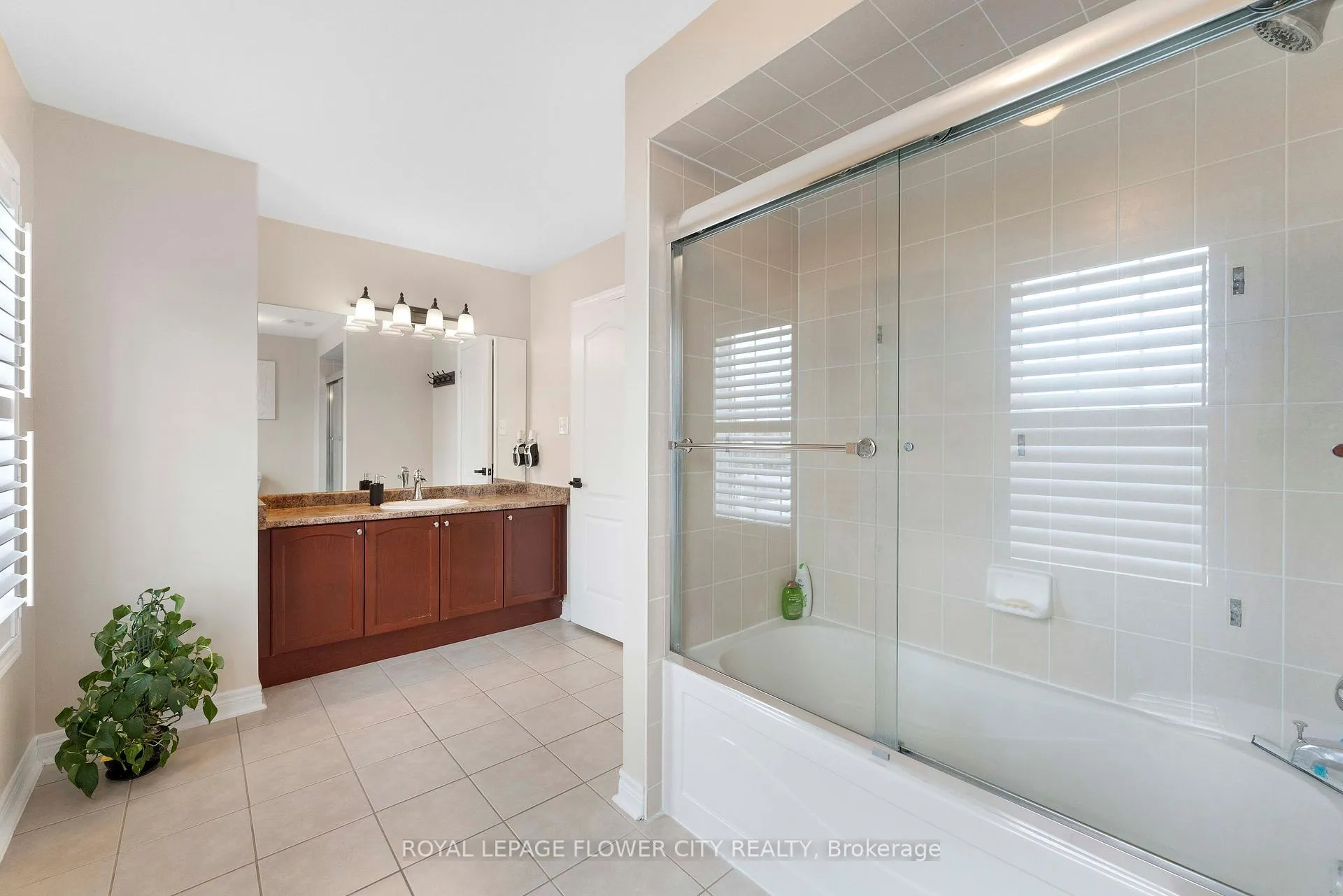 Photo 30 of 91 Abitibi Lake Drive, Brampton, Sandringham-Wellington — HOMEH