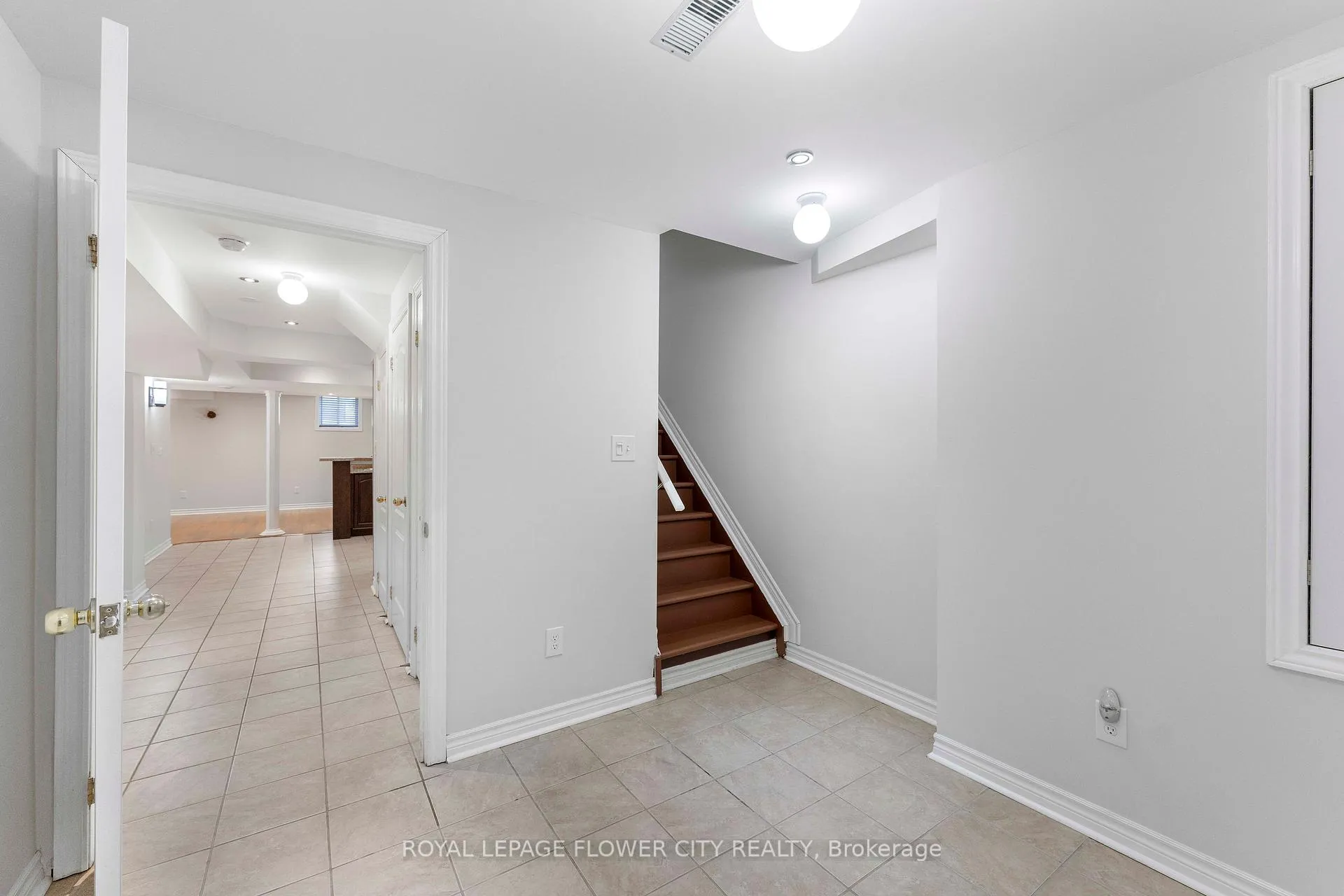 Photo 33 of 91 Abitibi Lake Drive, Brampton, Sandringham-Wellington — HOMEH