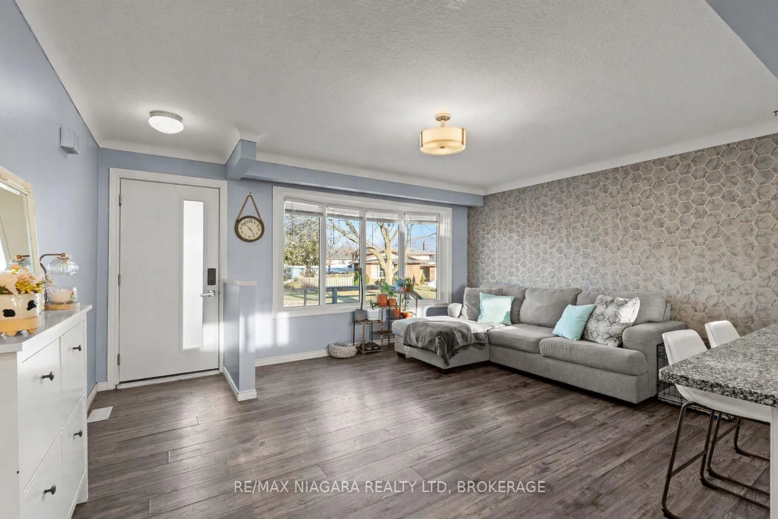 Photo 5 of 2 Highcourt Crescent, St. Catharines, Vine/Linwell — HOMEH