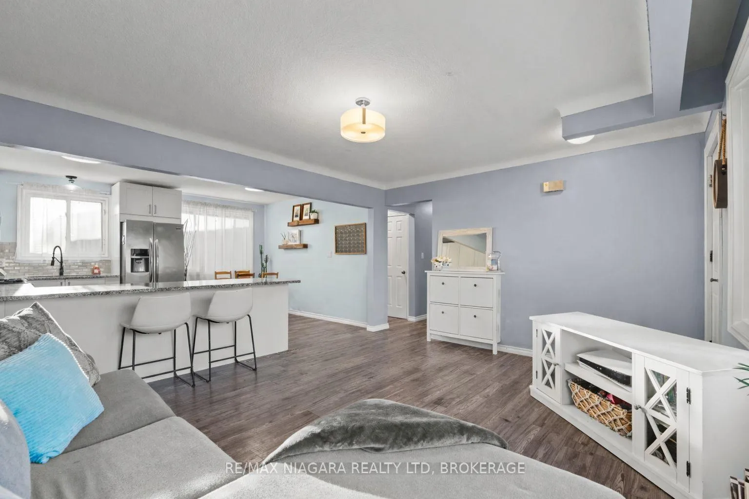 Photo 8 of 2 Highcourt Crescent, St. Catharines, Vine/Linwell — HOMEH