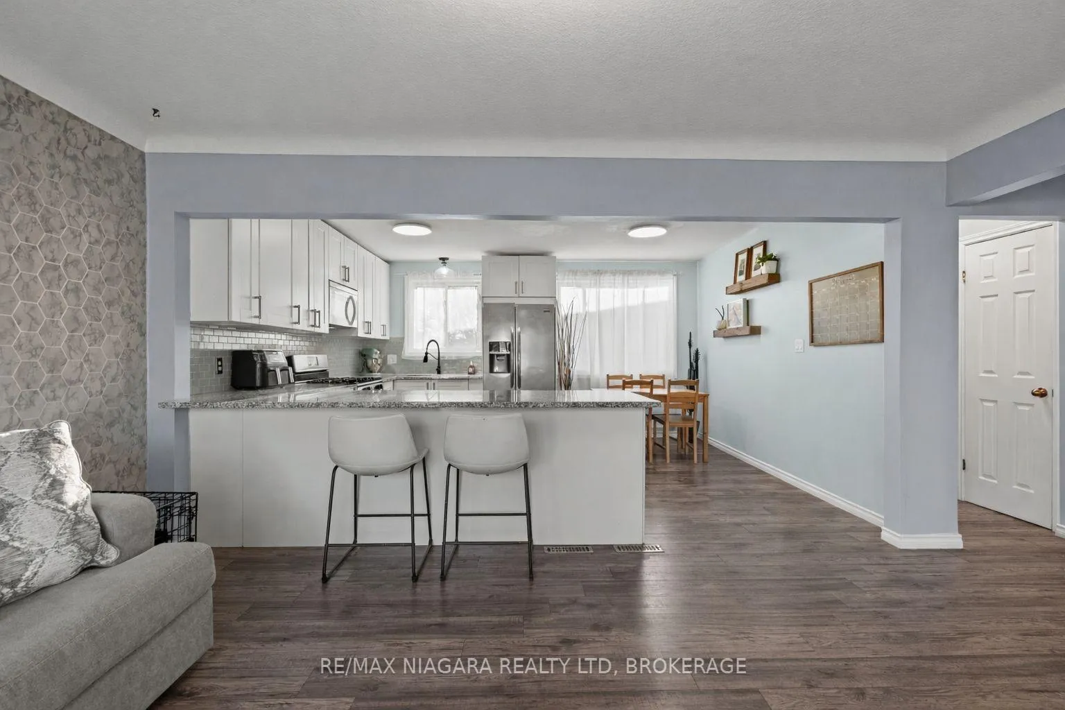 Photo 9 of 2 Highcourt Crescent, St. Catharines, Vine/Linwell — HOMEH