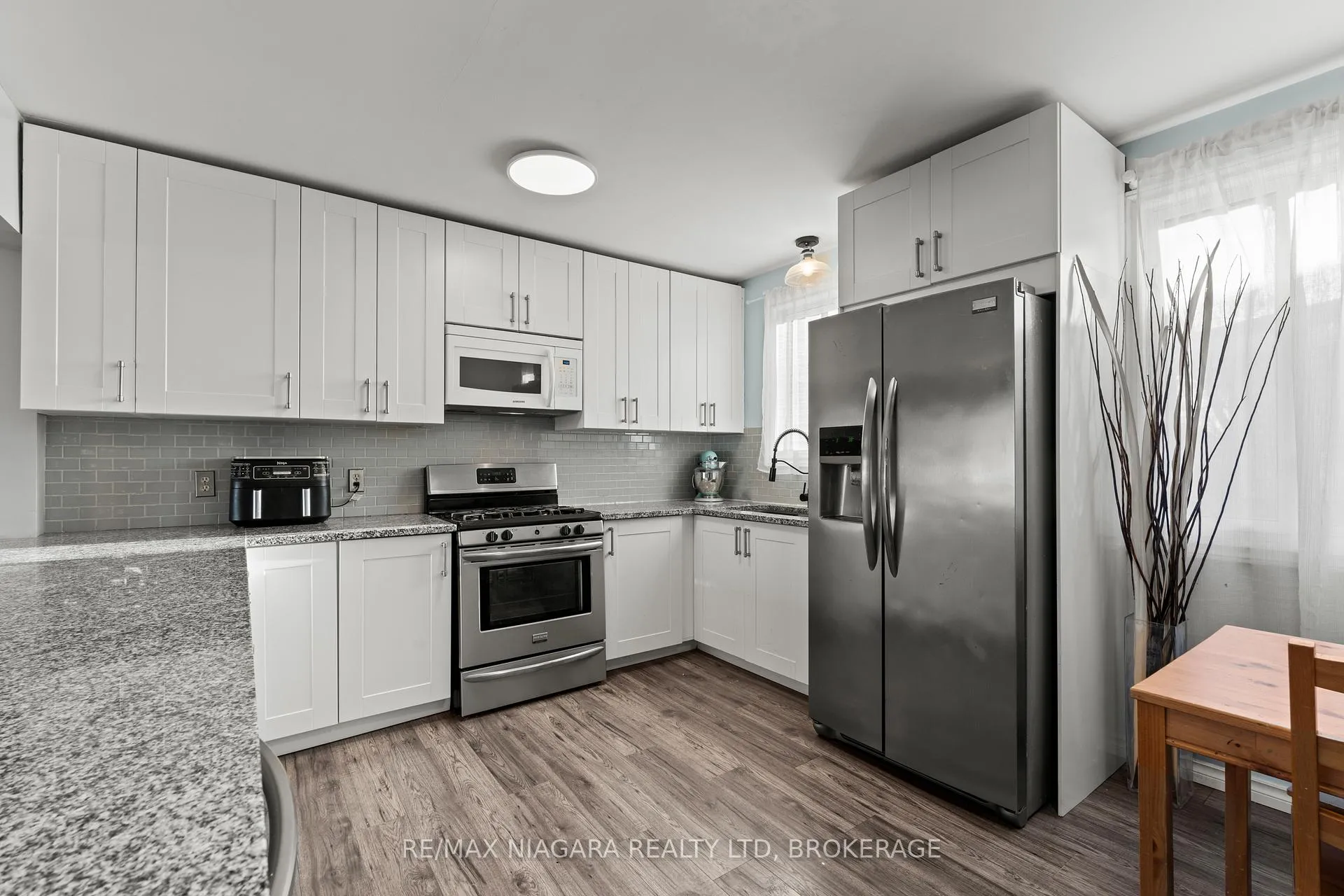 Photo 11 of 2 Highcourt Crescent, St. Catharines, Vine/Linwell — HOMEH