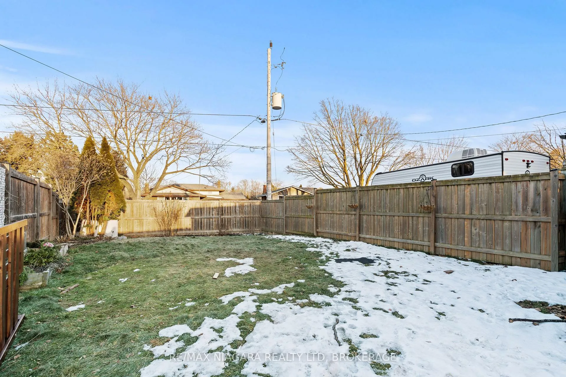 Photo 28 of 2 Highcourt Crescent, St. Catharines, Vine/Linwell — HOMEH