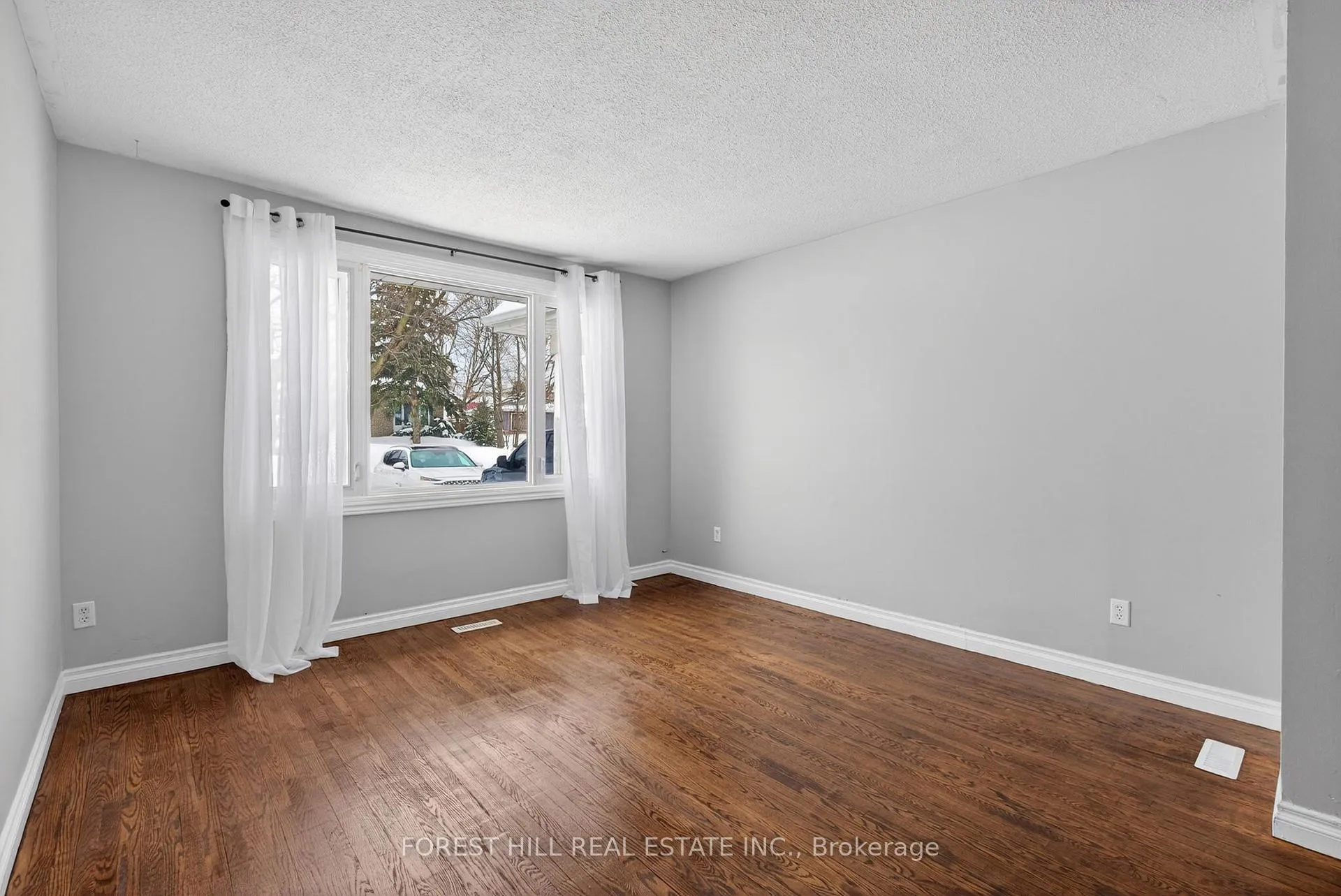 Photo 3 of 35 Daphne Crescent, Barrie, Cundles East — HOMEH
