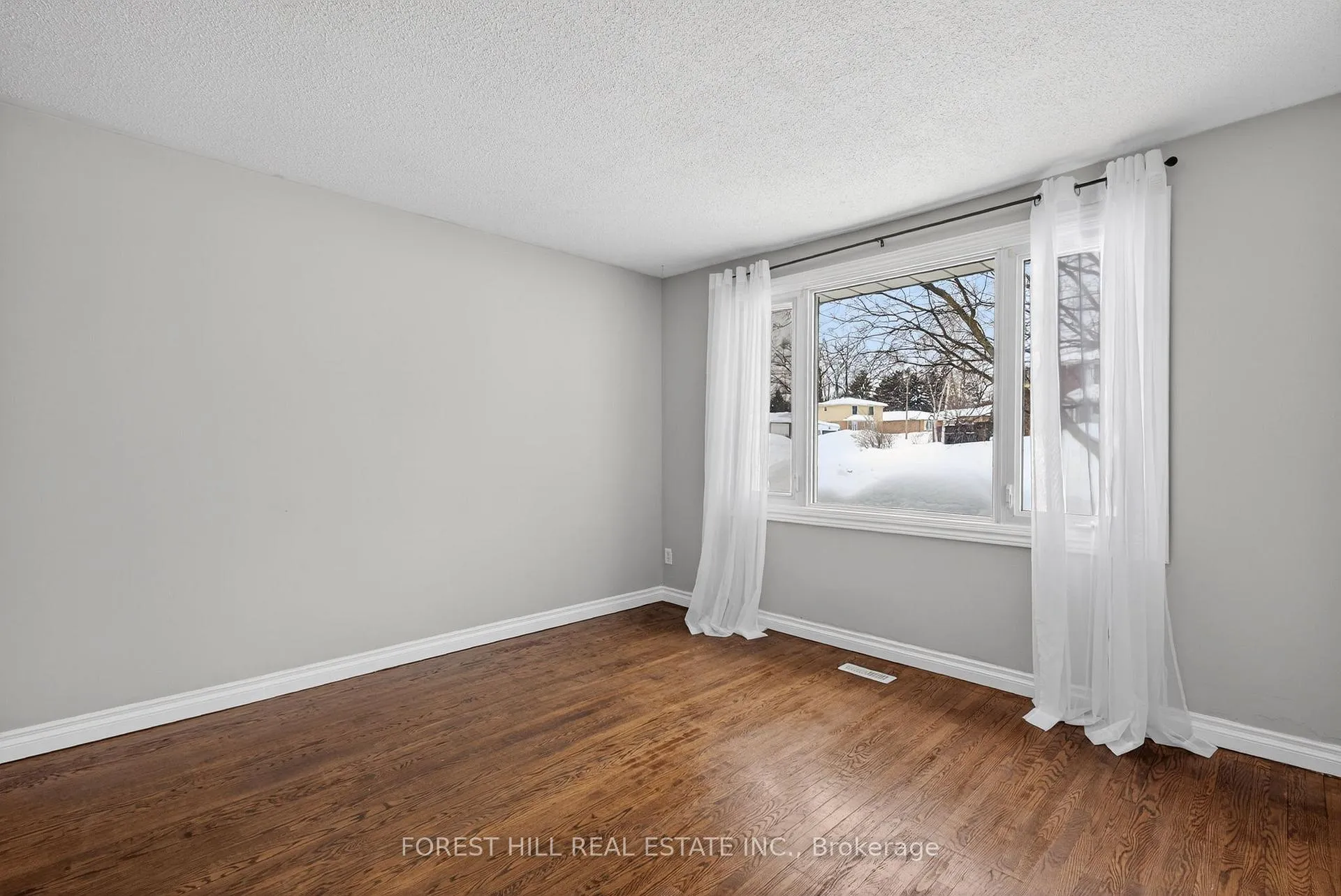 Photo 4 of 35 Daphne Crescent, Barrie, Cundles East — HOMEH