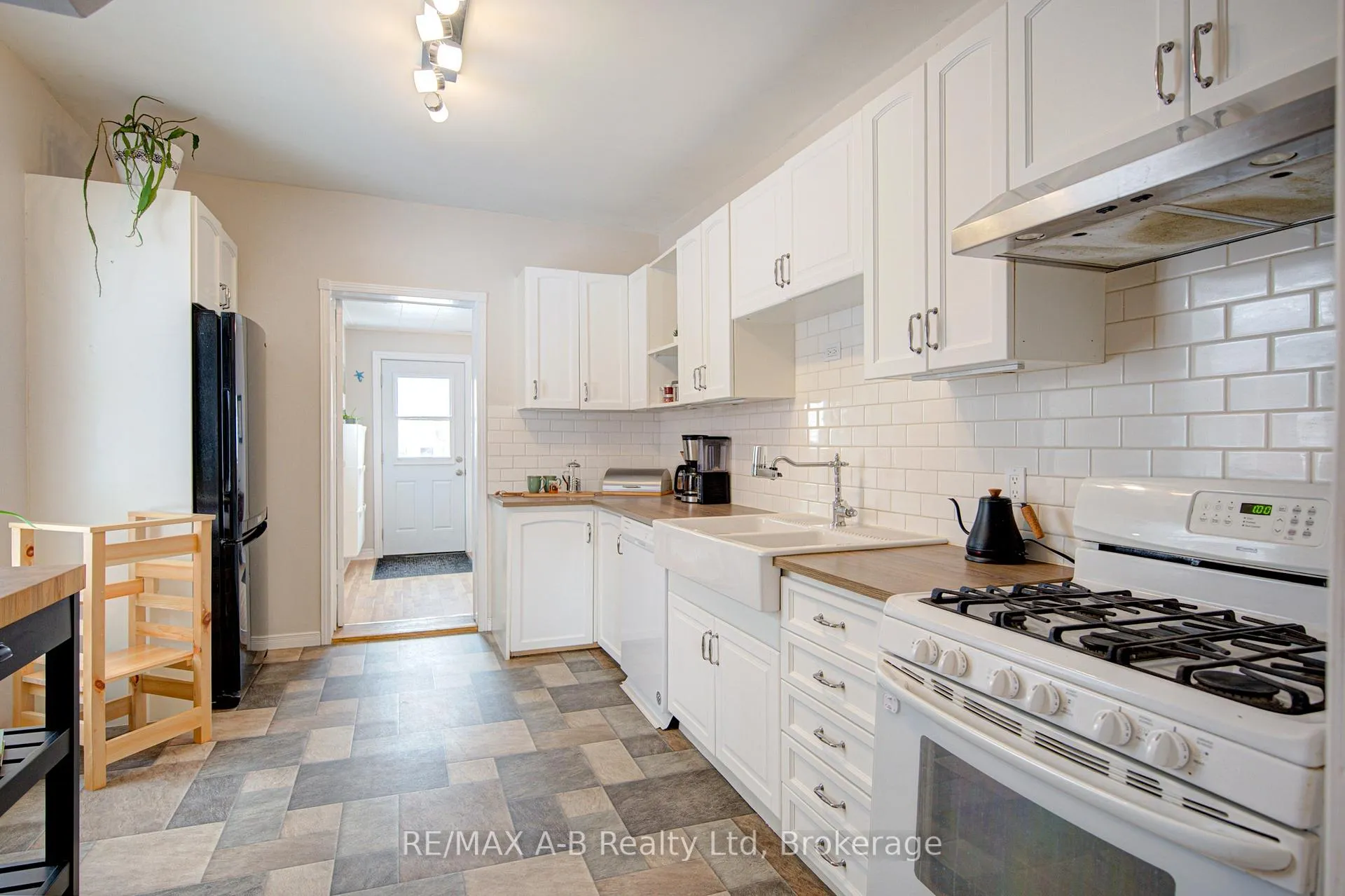 Photo 12 of 397 Albert Street, Stratford — HOMEH