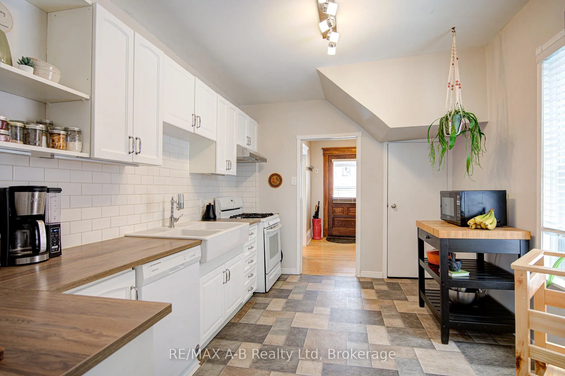 Photo 14 of 397 Albert Street, Stratford — HOMEH